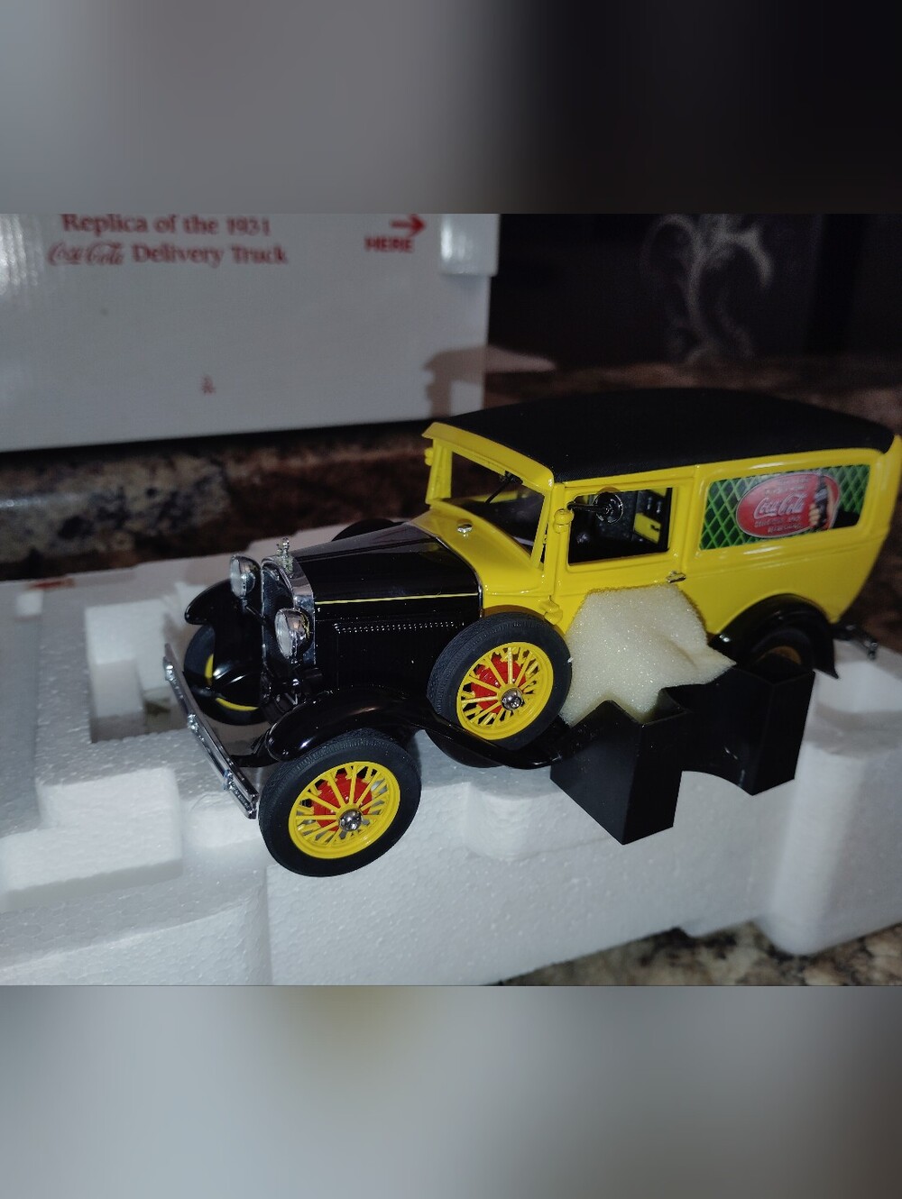 Danbury Mint 1931 Coca-Cola Delivery Truck, 1:24 scale, Brand New Original Pack - Picture 3 of 8
